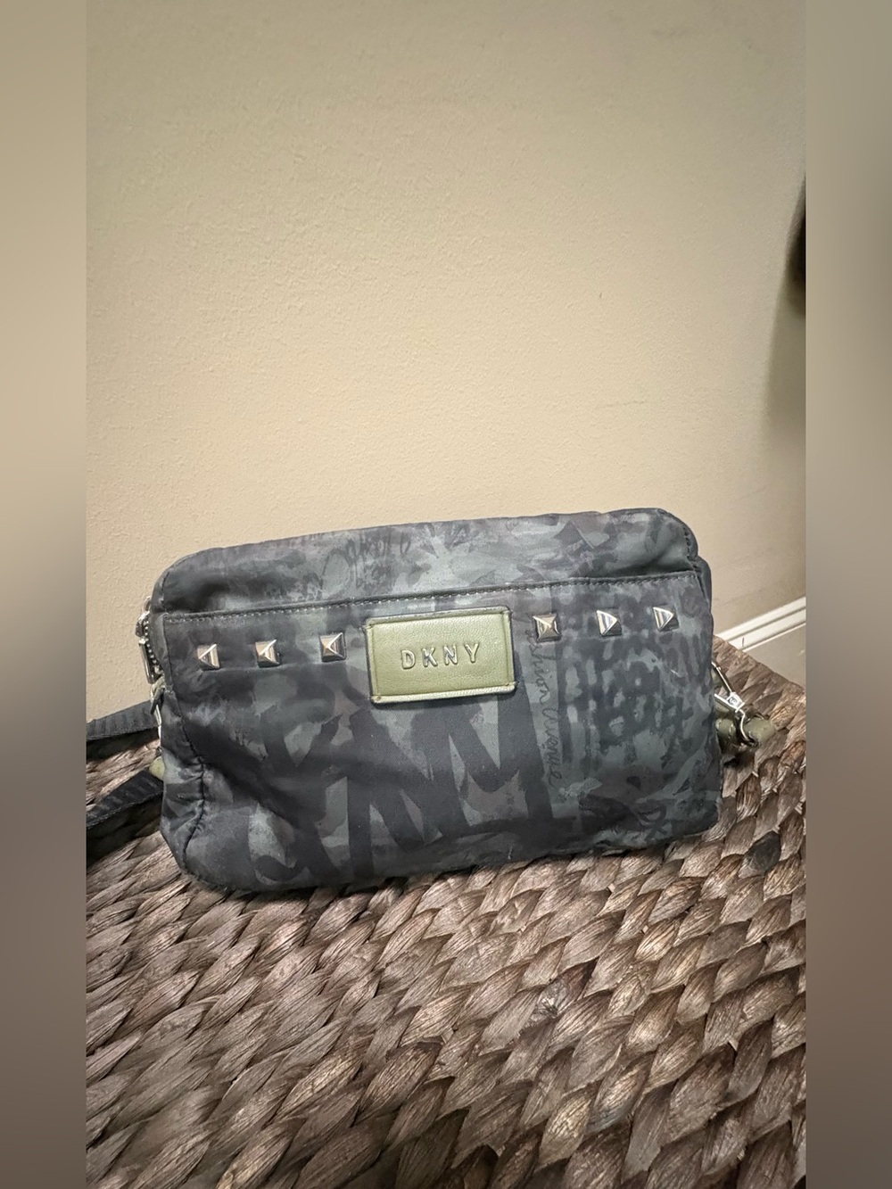 DKNY Camera Bag. - Picture 2 of 8